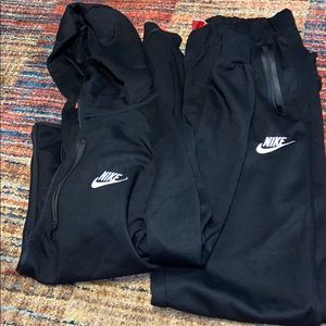 Nike Tech sweatsuit